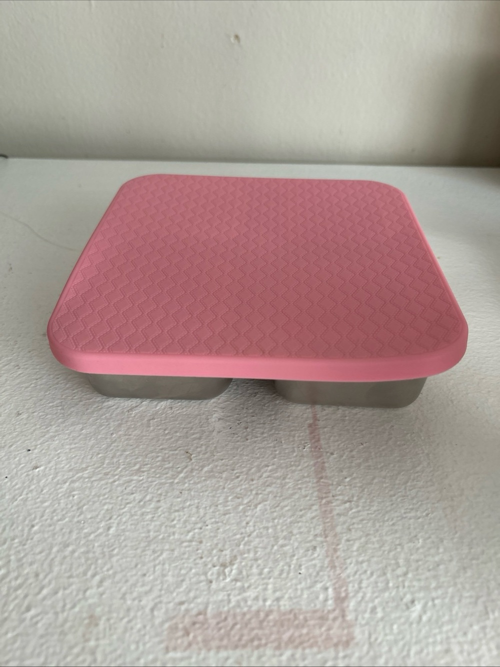 Pink Silicone Non-Slip snack storage with four cavity